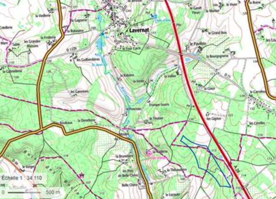 Figure 2. Zone étudiée pour le projet d'extension du parc éolien de Lavernat - en bleu (EGN,2020)