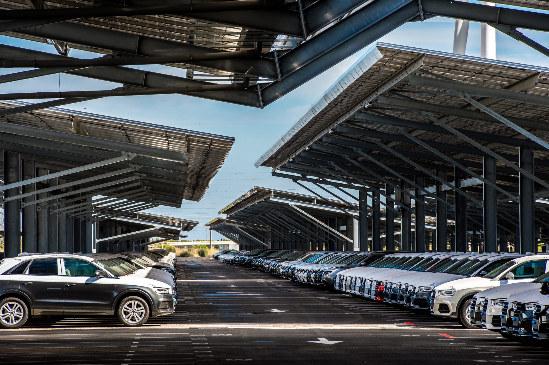 Couverture en ombrières photovoltaïques du parc de véhicules de Volkswagen