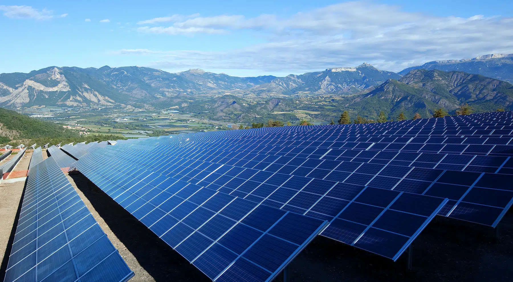 Installer une ferme solaire : avantages, critères, étapes
