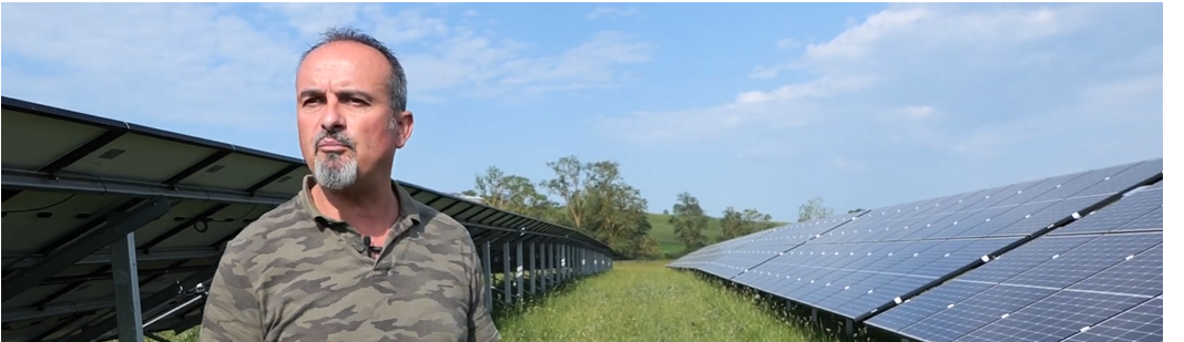 Francis Auriol est éleveur d’ovins dans l’Aude. Après une conversion du bovin vers l’ovin, il a décidé de faire confiance à ENGIE Green pour l’installation d’une centrale solaire sur son terrain.
 

